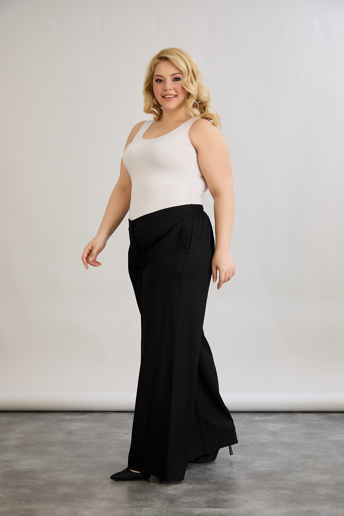 Pantaloni largi marime mare cu talie elastica din in si bumbac - negru