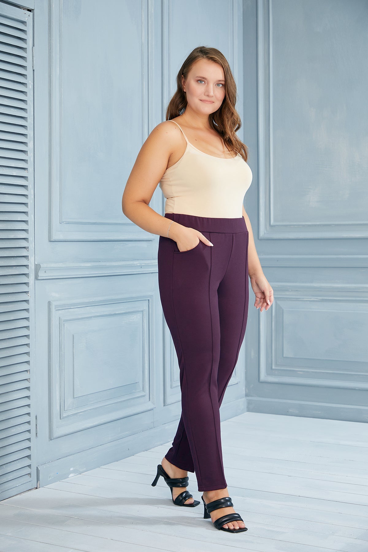 Pantalon marime mare cu buzunare laterale Lora - visiniu