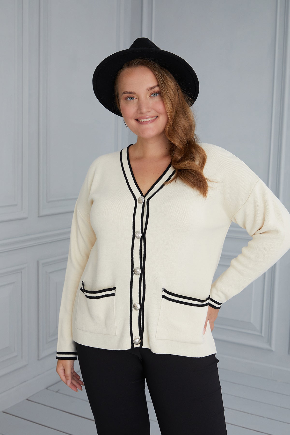 Cardigan marime mare elegant cu nasturi - ecru